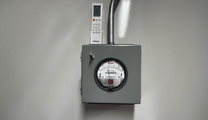 Airflow monitoring box