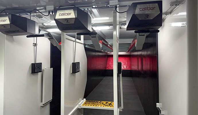 Three-lane shooting stalls with Caliber target system and bullet trap